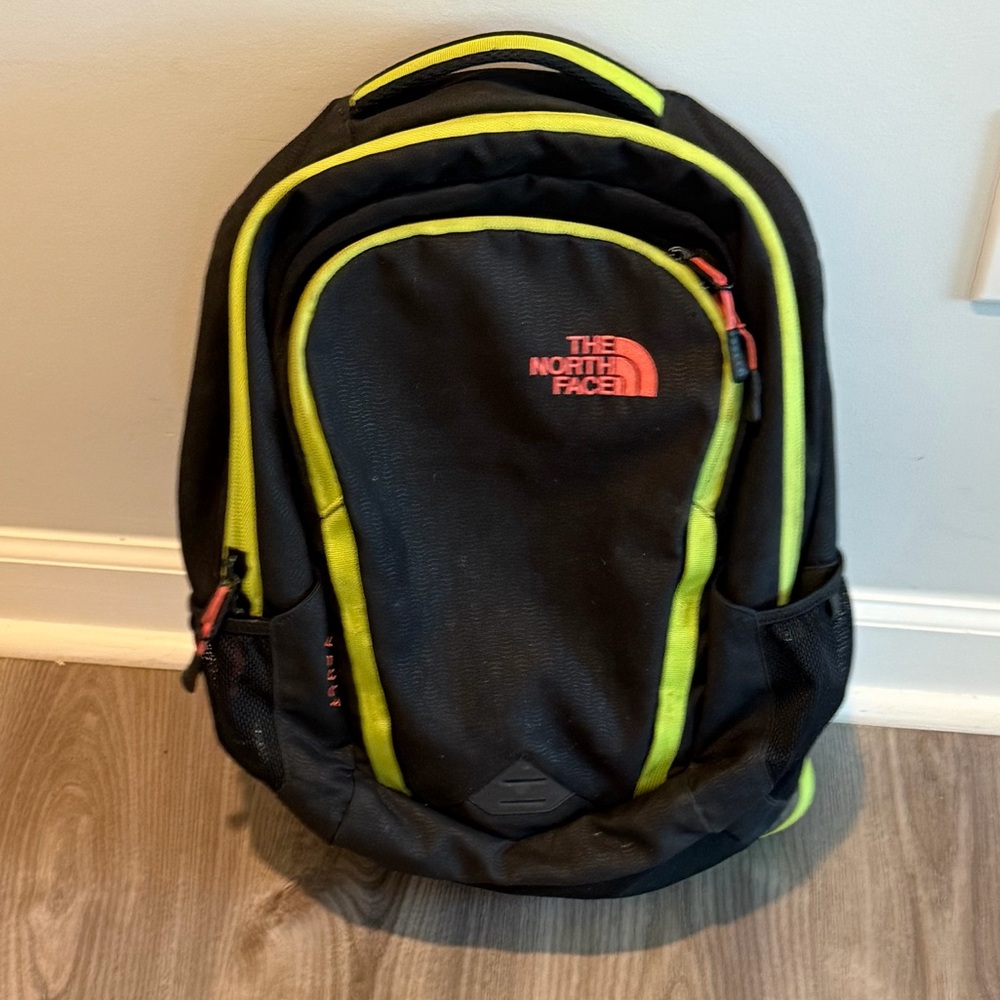 The North Face Vault Everyday laptop Backpack Black Green